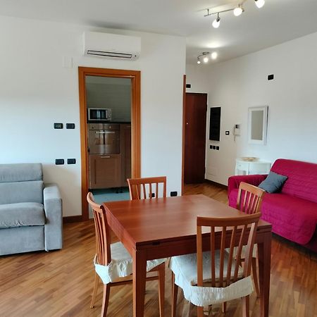 The House Room Aeroporto ฟิวมิชีโน ภายนอก รูปภาพ