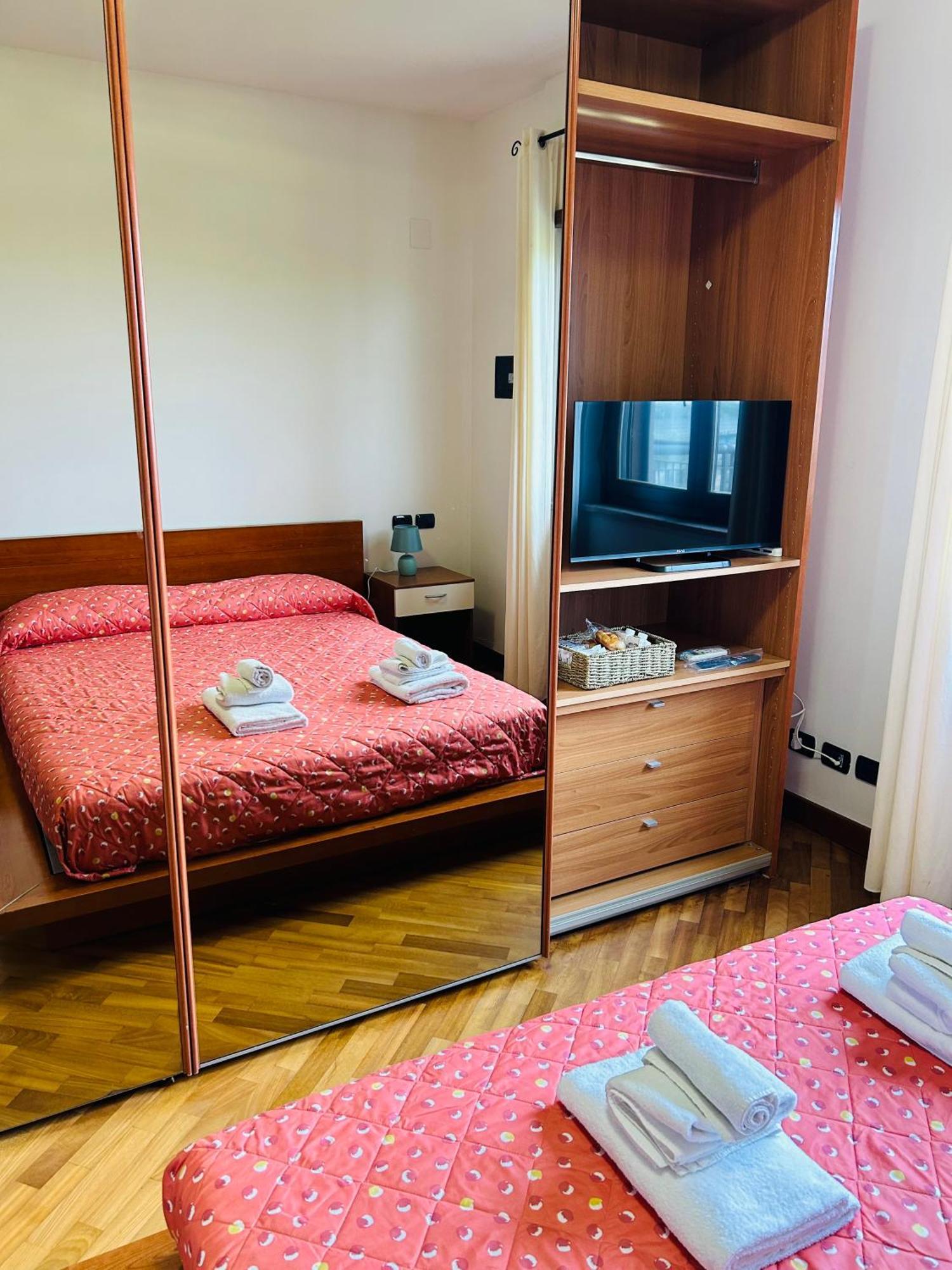 The House Room Aeroporto ฟิวมิชีโน ภายนอก รูปภาพ