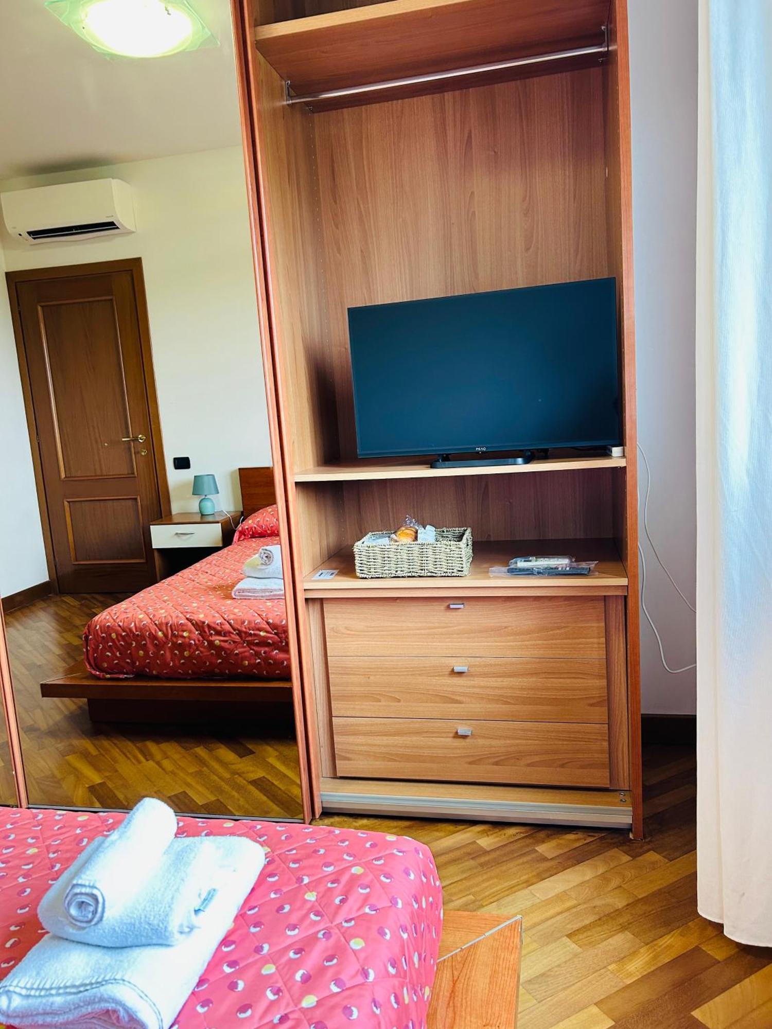 The House Room Aeroporto ฟิวมิชีโน ภายนอก รูปภาพ