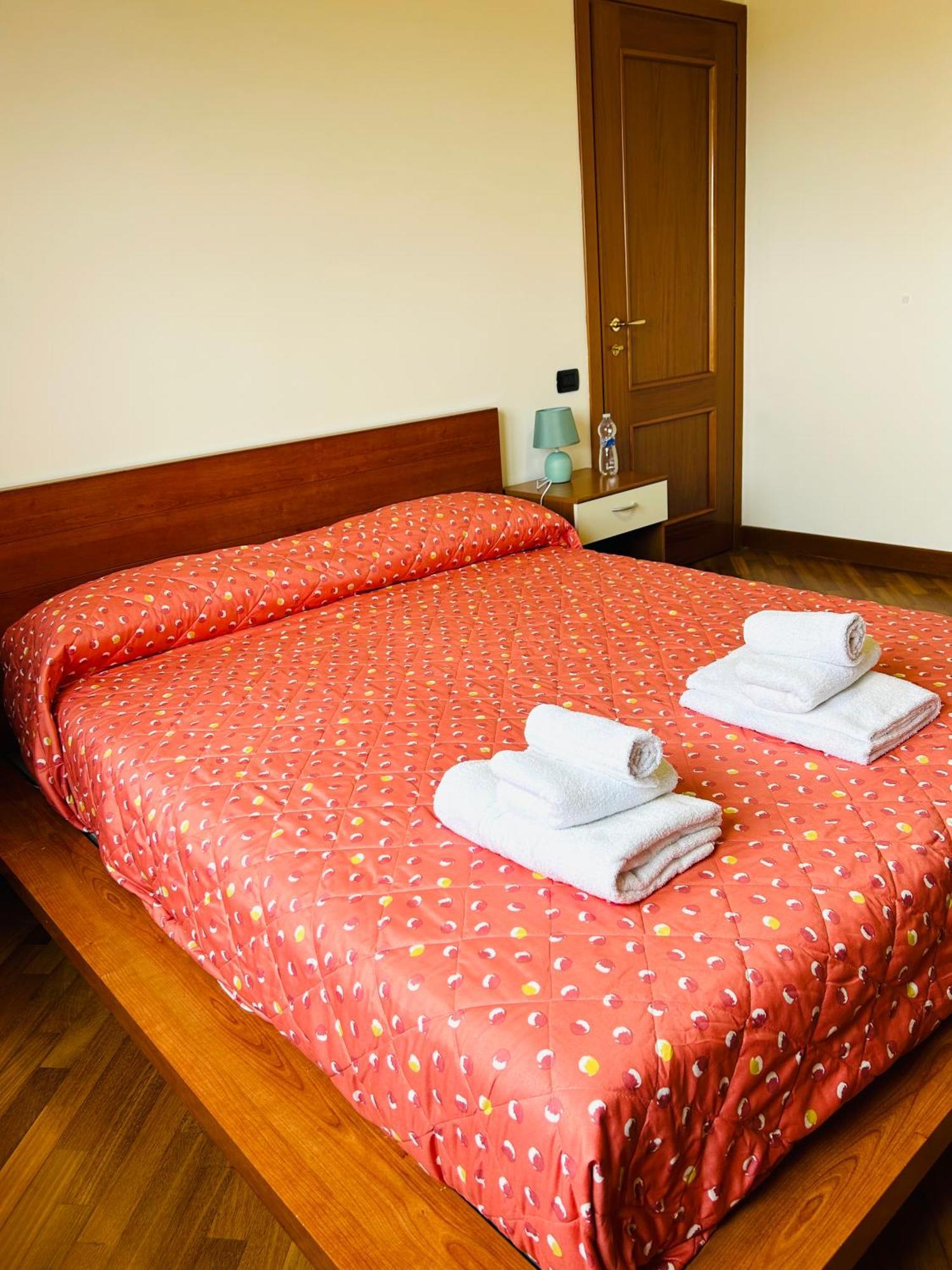 The House Room Aeroporto ฟิวมิชีโน ภายนอก รูปภาพ